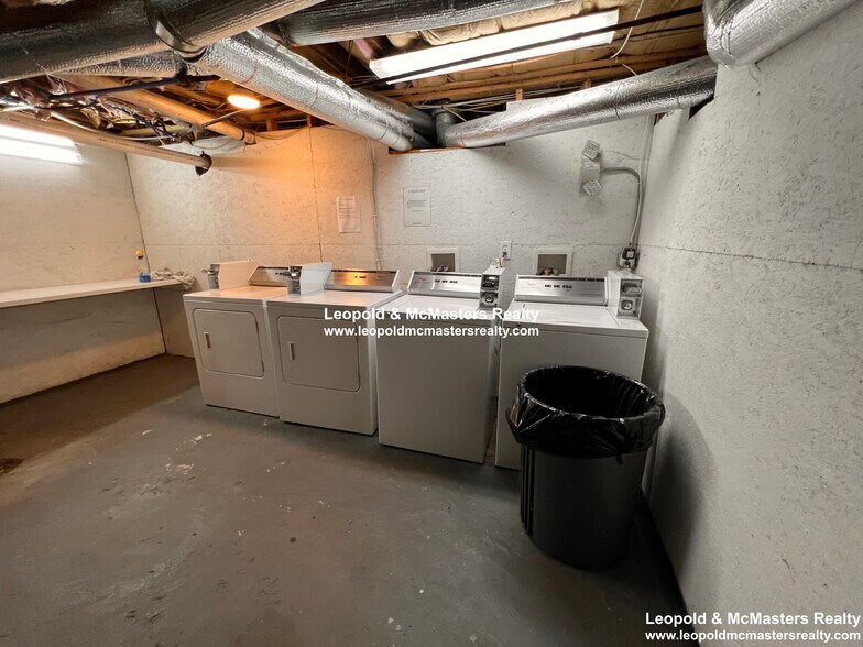 Building Photo - 21 Roseclair St