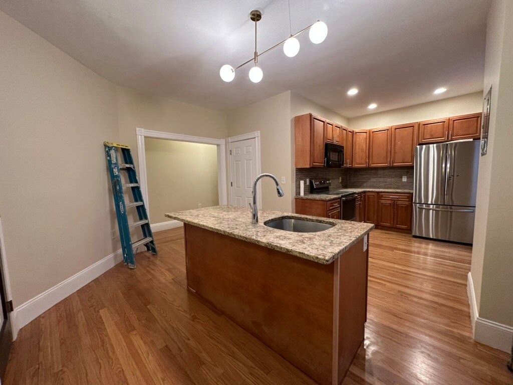 Building Photo - 184 Saint Paul St