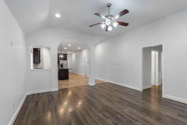 Building Photo - 1315 Cameron Park Ln