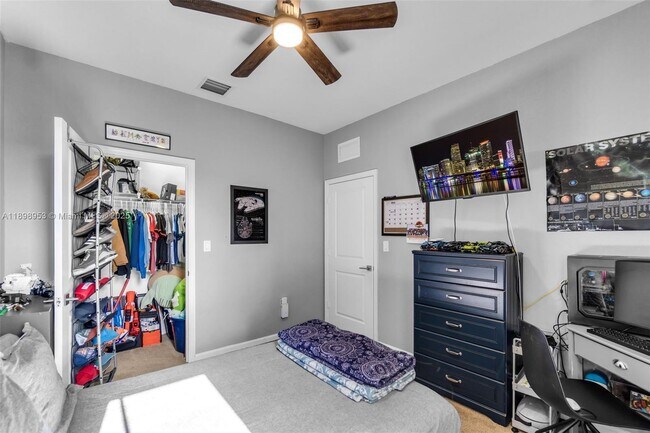 Building Photo - 1429 SE 23rd Terrace