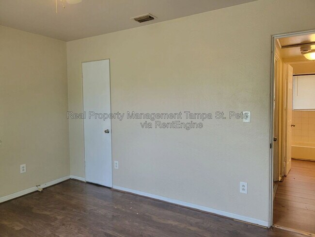 Building Photo - 4601 19th Ave S