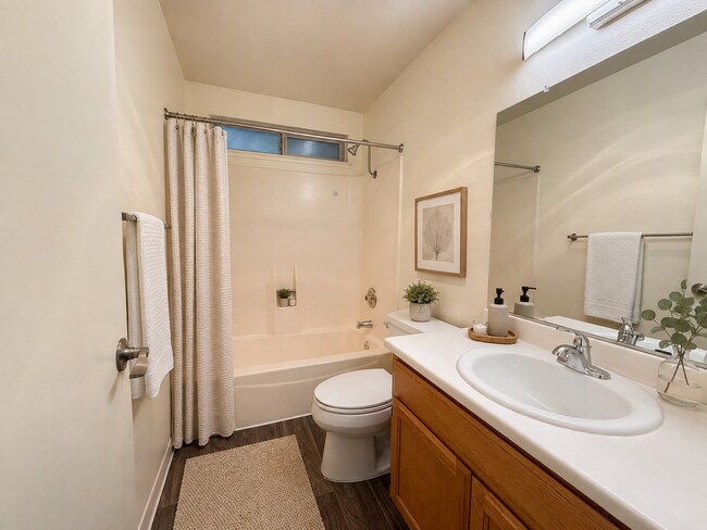 Building Photo - 997 Madrone Rd