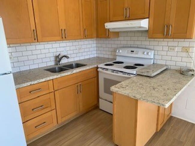 Building Photo - Makiki Apartment - 2 bedroom, 1 bath with ...