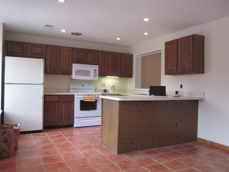 recessed lighting throughout - 658 15th St S