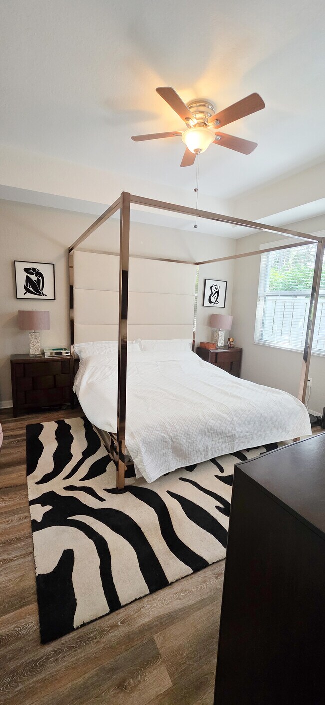 Building Photo - 1355 Mariposa Cir