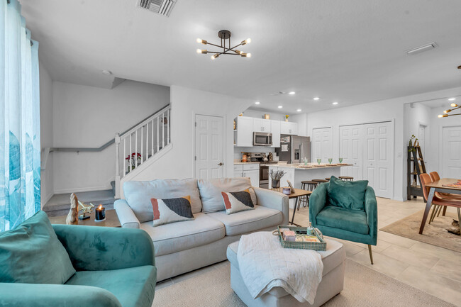 Building Photo - 14151 Oviedo Pl