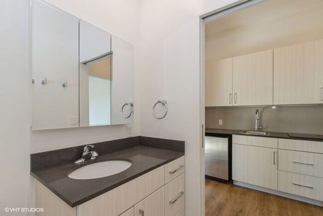 Building Photo - $1,699 | 1 Bedroom, 1 Bathroom Furnished A...