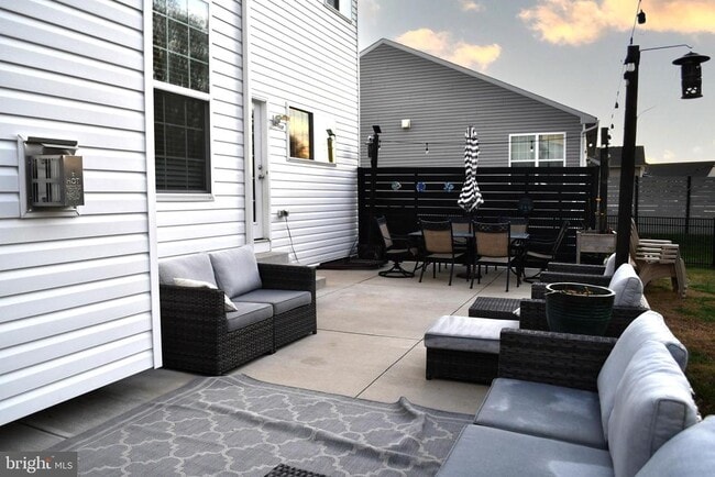 Building Photo - 848 Chestnut Ridge Dr