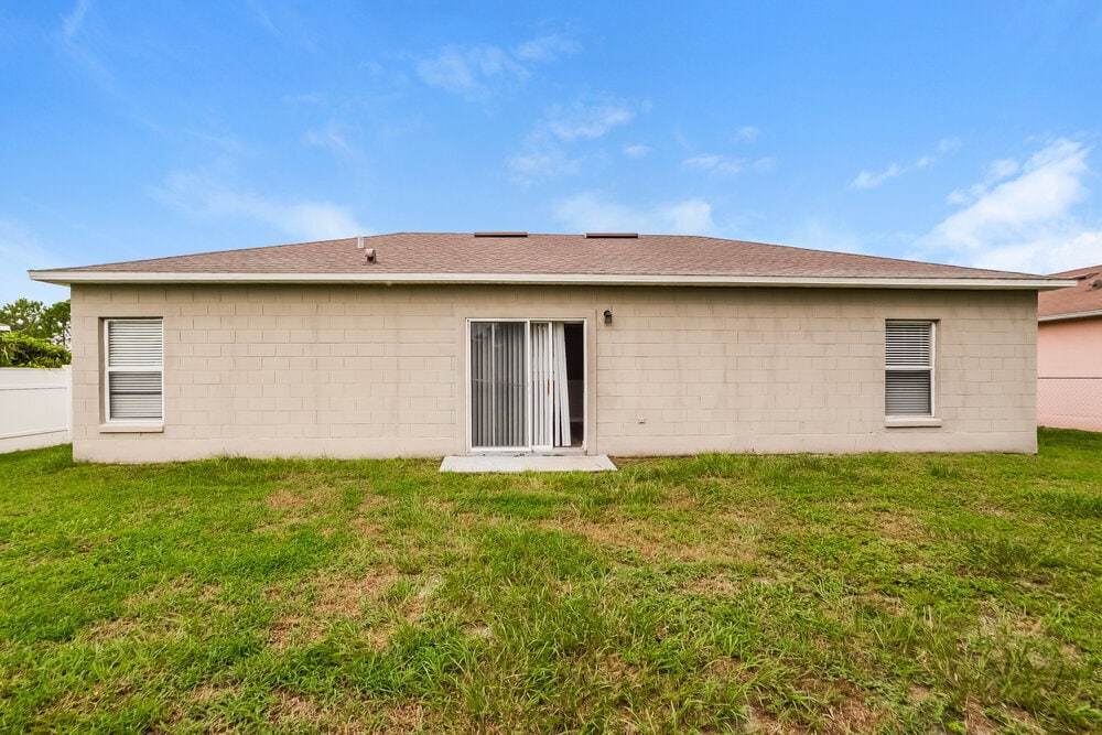 Building Photo - 627 Cotulla Dr