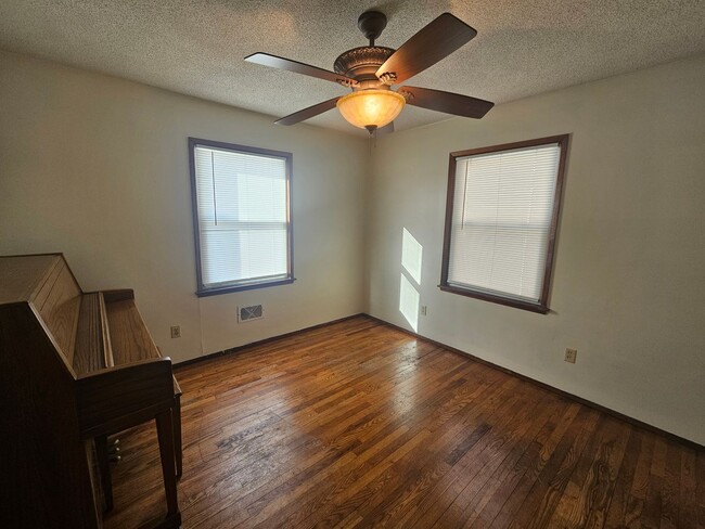 Building Photo - 120 Luther Ave