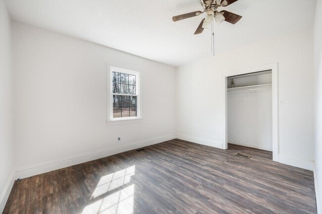 Building Photo - 228 Newcomb Dr