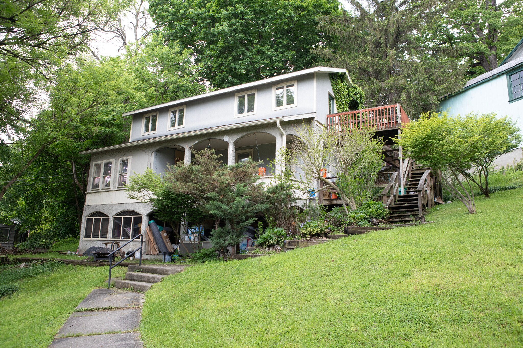 Building Photo - 202 Floral Ave