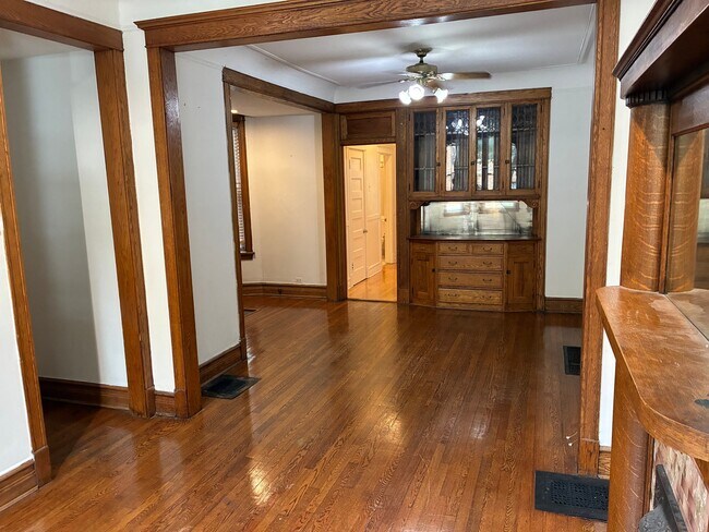 Building Photo - 2439 N Seminary Ave