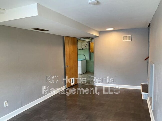 Building Photo - 1519 NE Englewood Rd