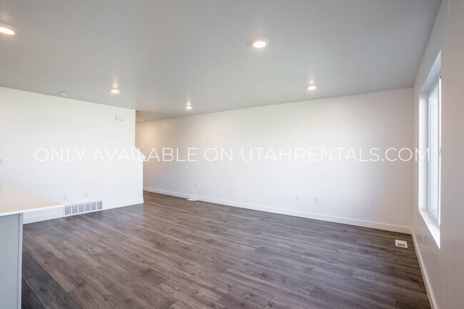 Building Photo - 1864 S 460 W