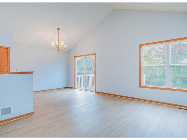 Building Photo - 916 Parkside Blvd