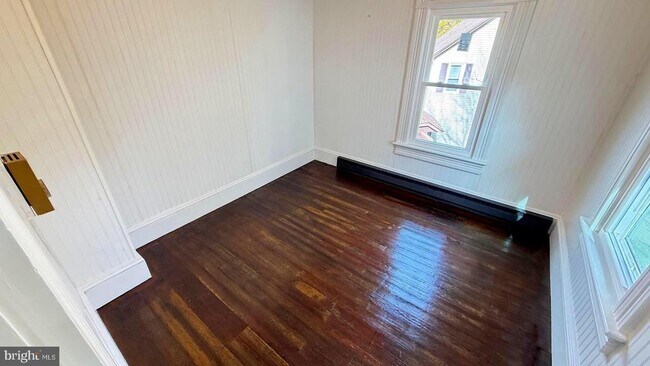 Building Photo - 6 Fern Ave