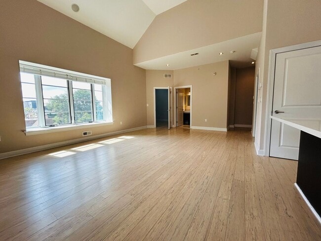 Building Photo - 4525 Fleming St