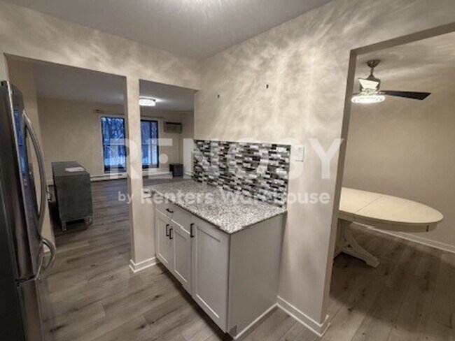 Building Photo - 5607 Green Cir Dr