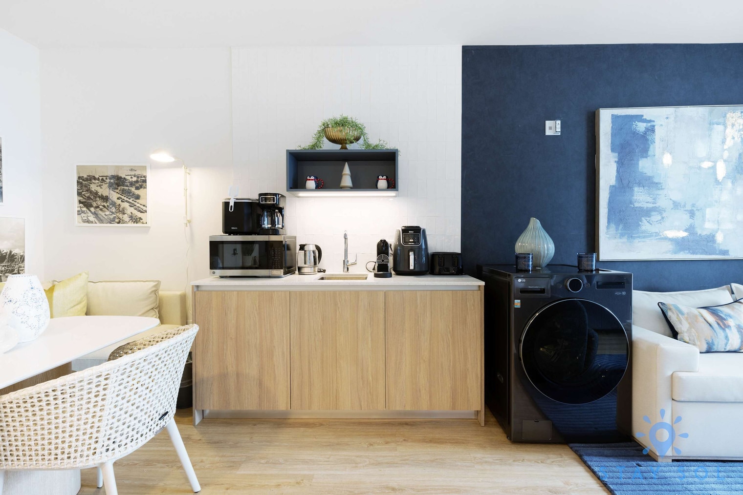 Building Photo - 601 NE 1st Ave