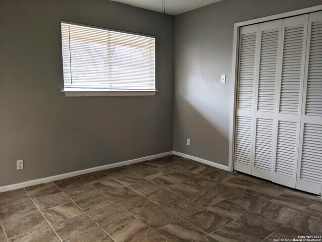 Building Photo - 2330 Blossom Dr