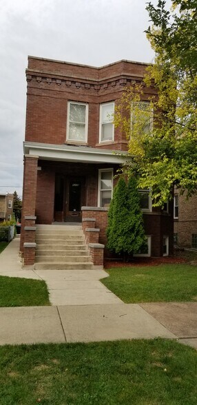 Building Photo - 5226 W Hutchinson St