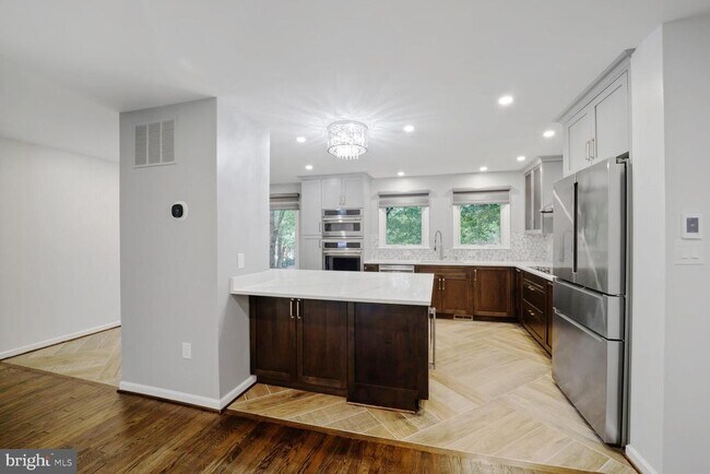 Building Photo - 6929 Mclean Park Manor Ct