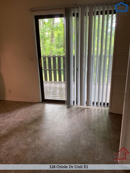 Building Photo - 328 Oriole Dr