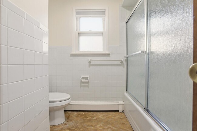 Building Photo - 576 Avenue East Unit