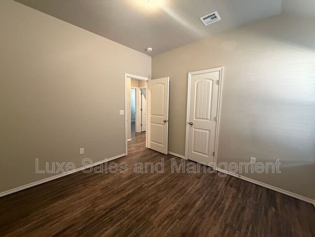 Building Photo - 10910 NW 119th St