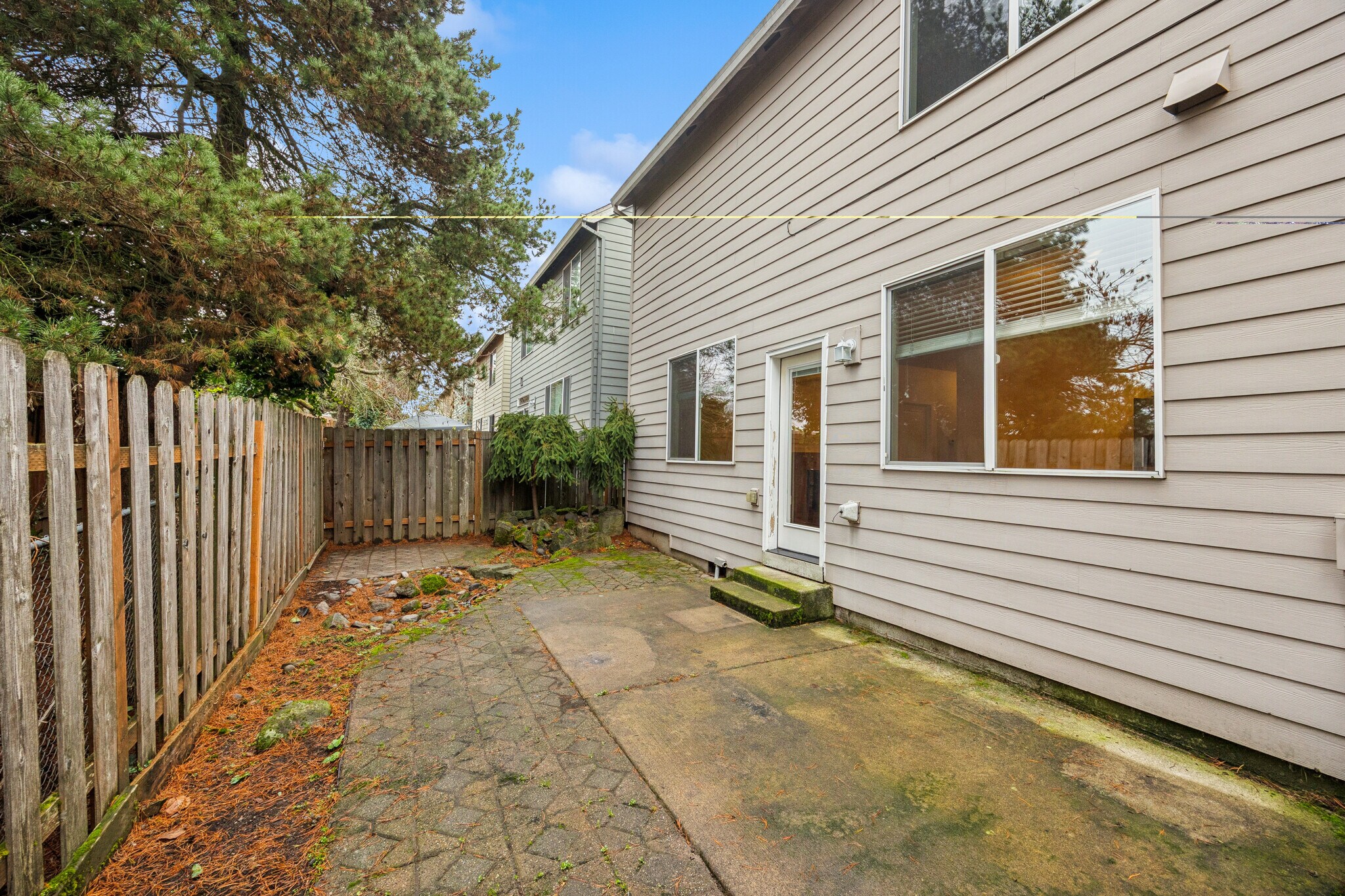 Building Photo - 325 NW 209th Ave