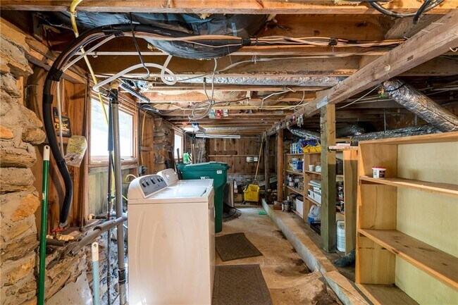 Building Photo - 771 Little Hendricks Mountain Rd