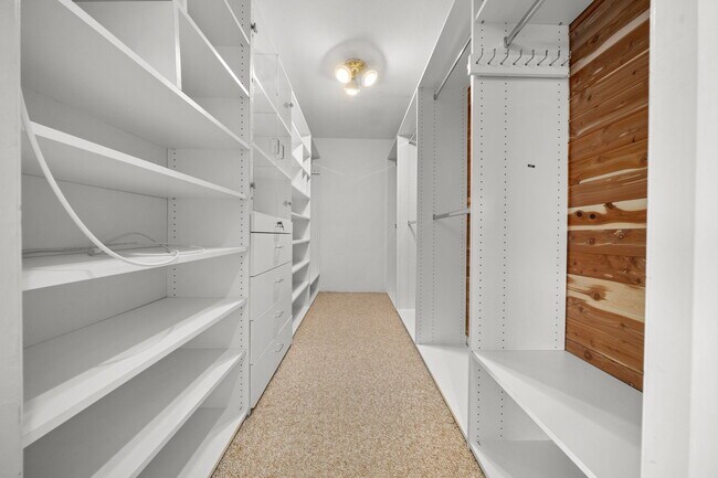 Building Photo - 16946 Encino Hills Dr