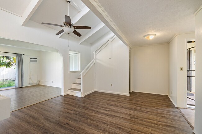 Building Photo - 2-Bedroom / 1-Bath Condo + Loft. 2 Parking Stalls. Water Included.