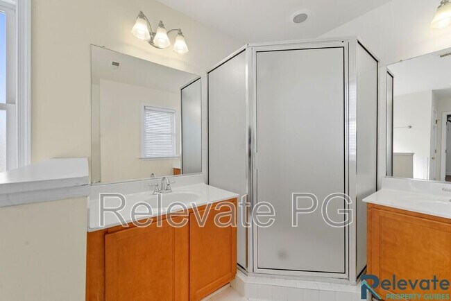 Building Photo - 1803 Rose Ave