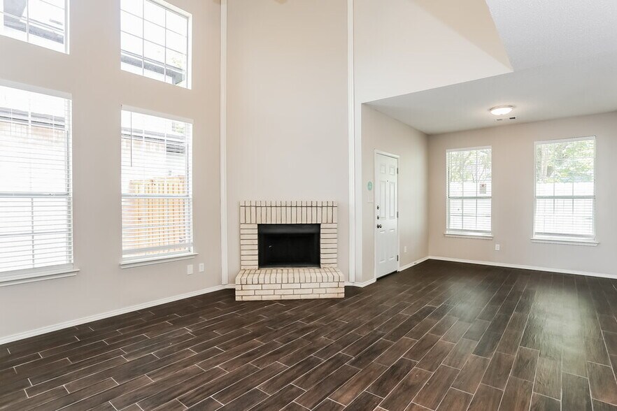 Building Photo - 1130 Colbert Ln