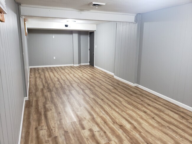 3-rd bedroom/ playroom - 411 W Linden Ave