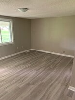 Building Photo - 537 Norwood Dr