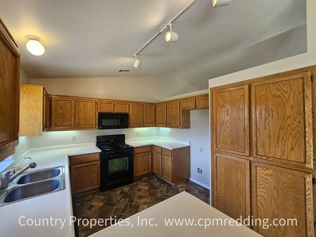Building Photo - Light & Bright 3-Bedroom House in Ravenwood Subdivision Available Now!