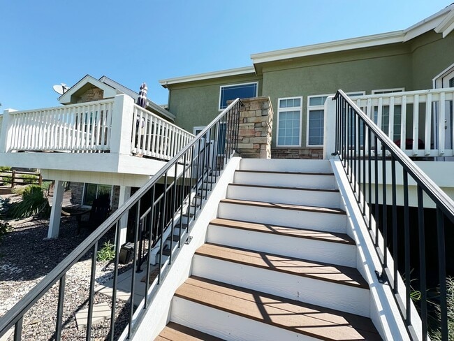 Building Photo - Bright, Spacious 2-Bedroom Home in Aurora ...