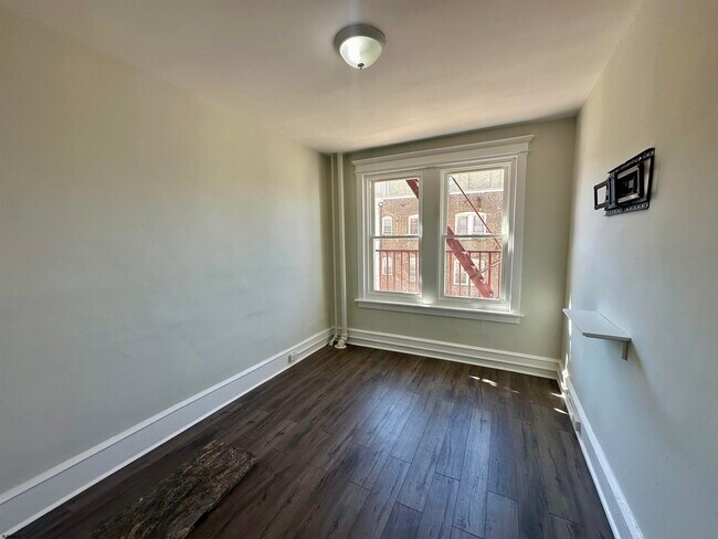 Building Photo - 3501 Ventnor Ave