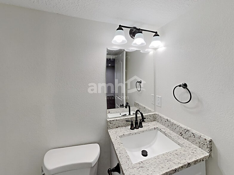 Building Photo - 7506 Addison Ave