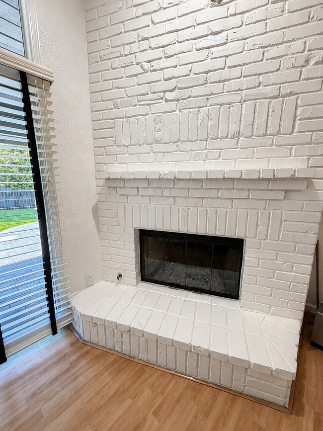 Building Photo - 8036 Glenbar Way