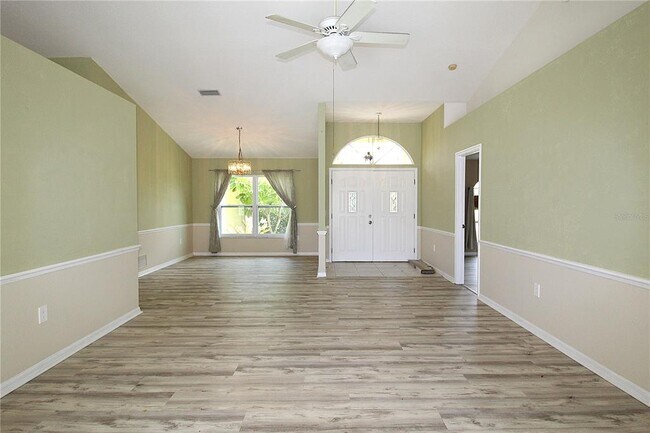 Building Photo - 9421 Fruitland Ave