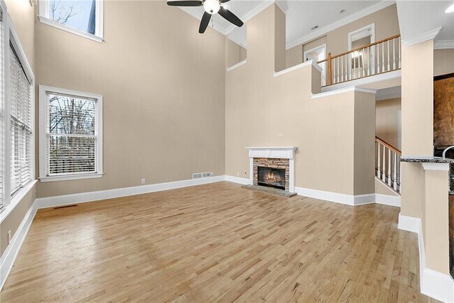 Building Photo - 225 Lake Summit View