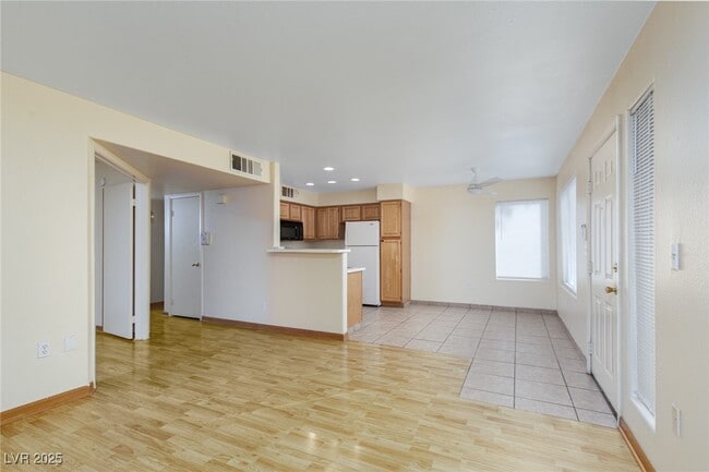 Building Photo - 5710 E Tropicana Ave