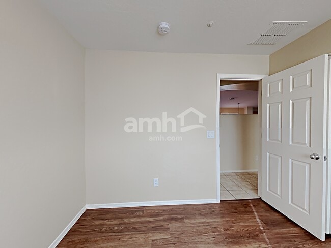 Building Photo - 414 S 114th Ave
