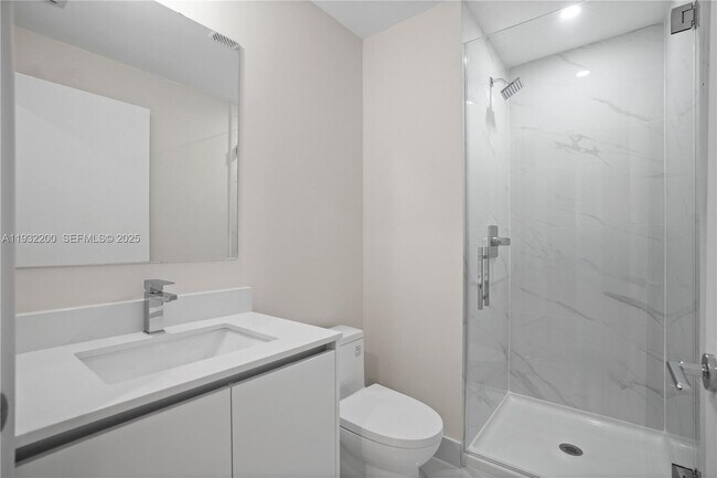 Building Photo - 700 NE 24th St