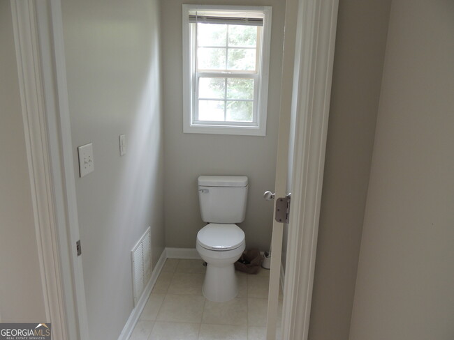 Building Photo - 450 MacLand Dr