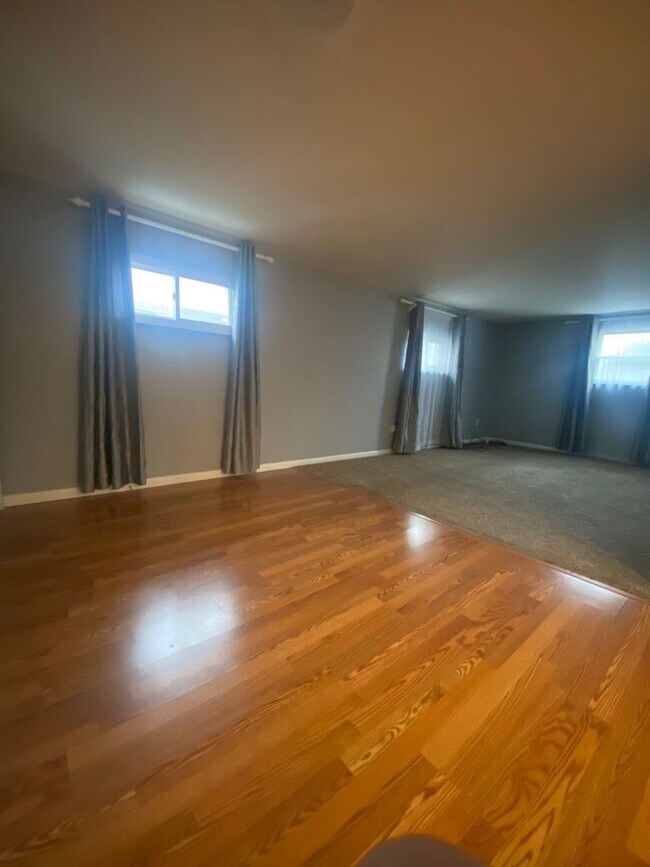 Building Photo - 233 S State Rd